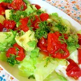 グリルトマトとアボカドのレタスサラダ
